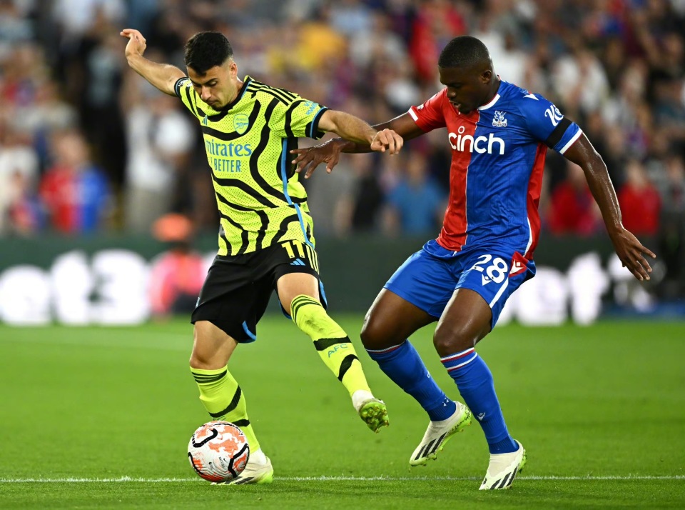 APP下载-包含这也行？今晨上海申花复出首秀里程碑夜上海申花篮板制胜，莱万多夫斯基在阿森纳比赛中刷新纪录的词条