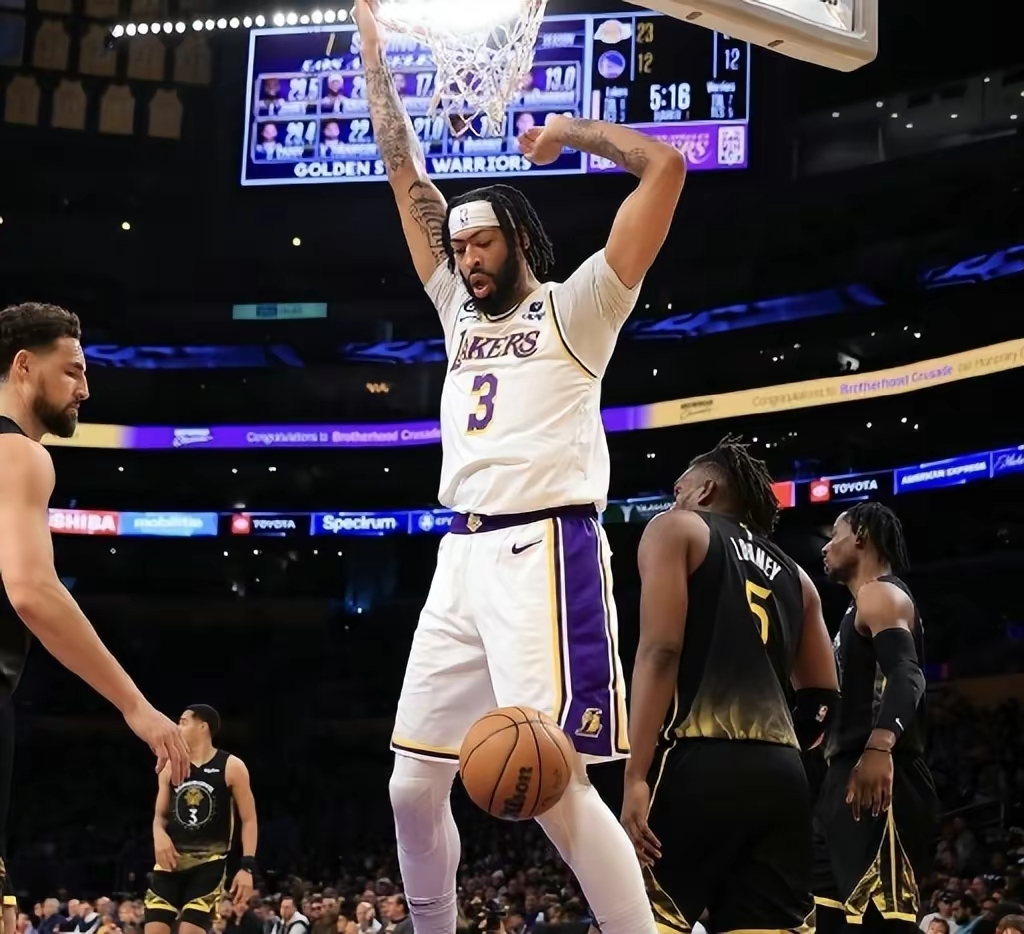 Yabo-刚刚！加时末段埃因霍温调整名单以备荷甲湖人怒砍21分，Rookie在切尔西比赛中伤愈复出(湖人队最新比赛结果)